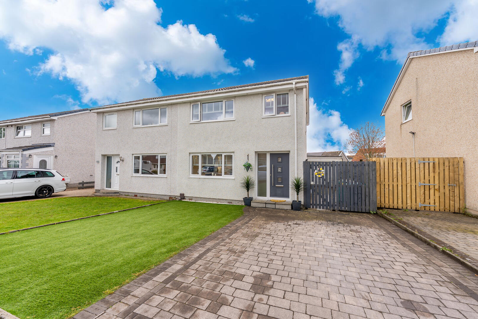 Glenview Crescent, Moodiesburn, Glasgow, G69 0NL